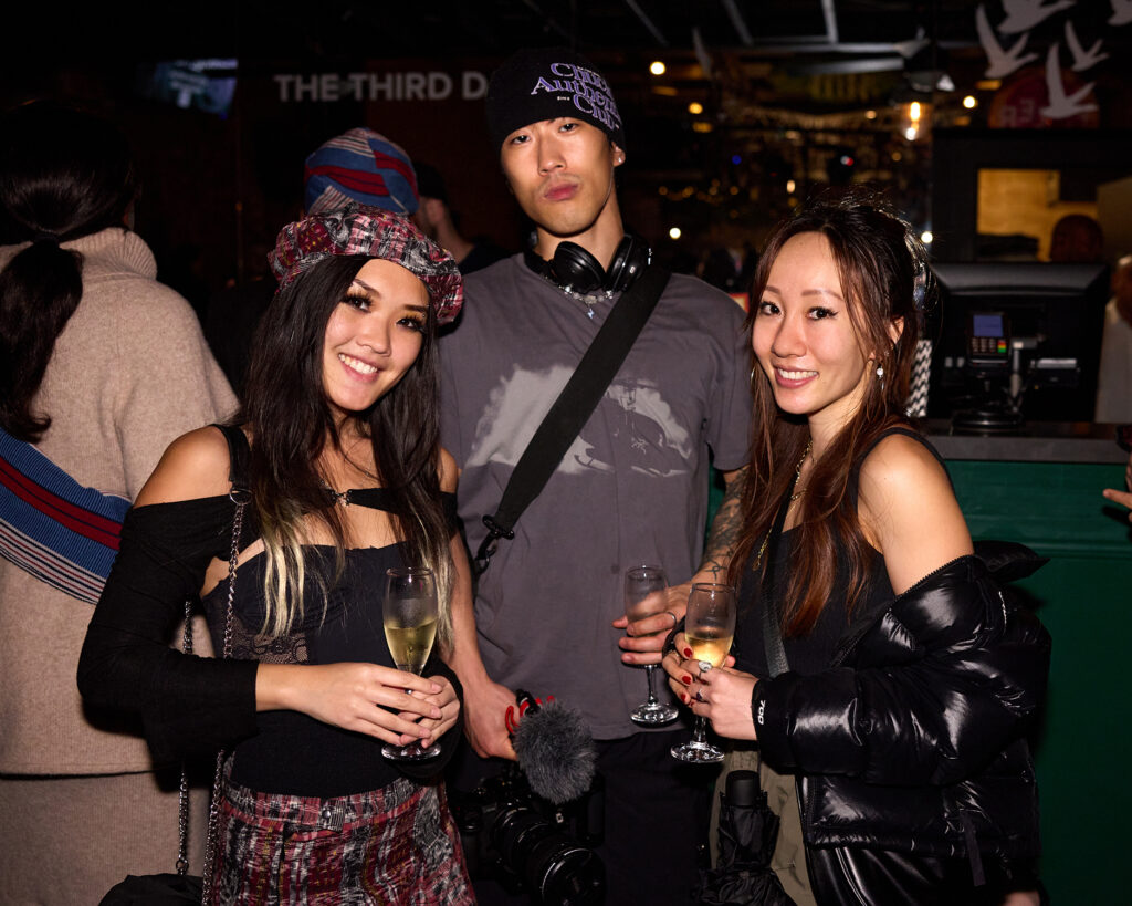 FASHION CROWD AT REVIVAL RUNWAY IV