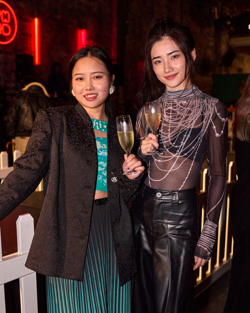 FASHION CROWD AT REVIVAL RUNWAY IV