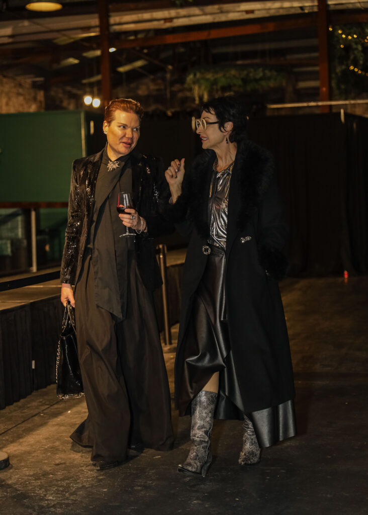 FASHION CROWD AT REVIVAL RUNWAY IV