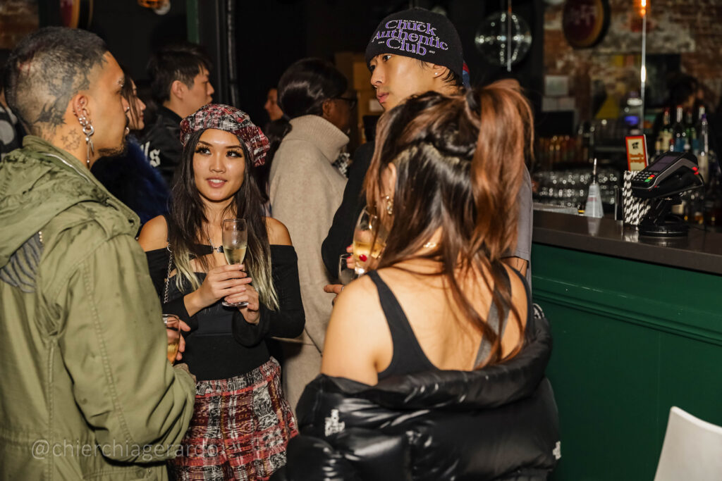 FASHION CROWD AT REVIVAL RUNWAY IV