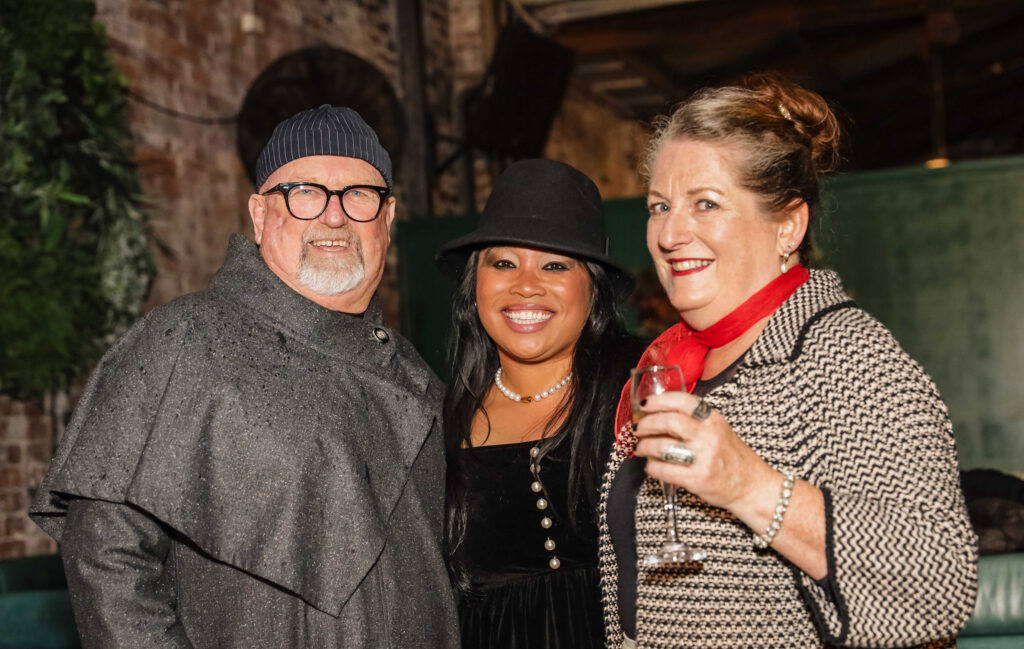 FASHION CROWD AT REVIVAL RUNWAY IV