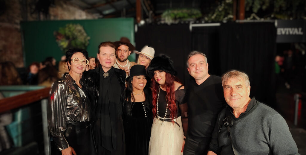 FASHION CROWD AT REVIVAL RUNWAY IV