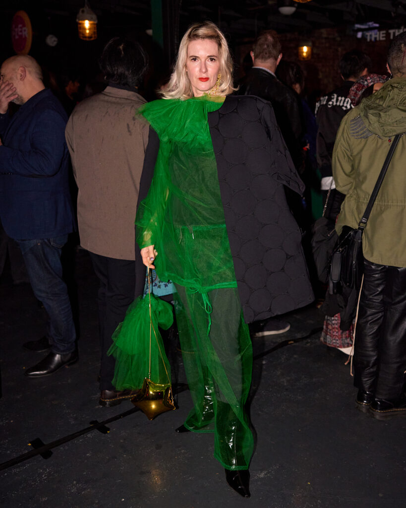 FASHION CROWD AT REVIVAL RUNWAY IV