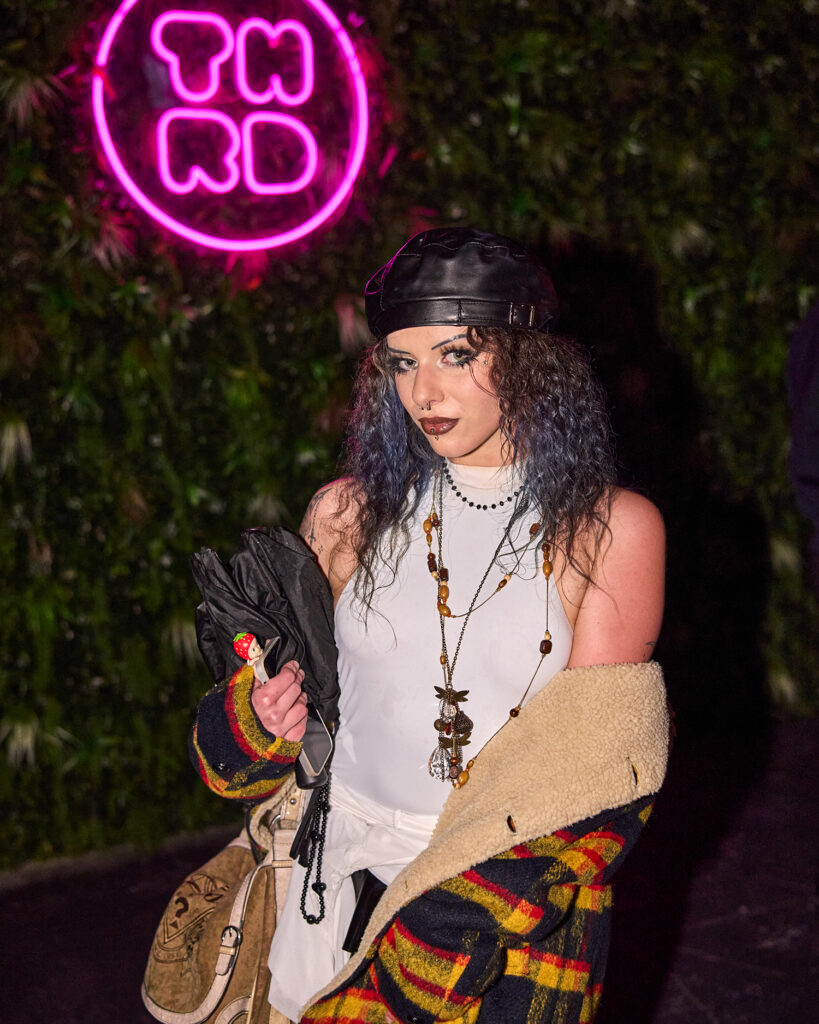 FASHION CROWD AT REVIVAL RUNWAY IV